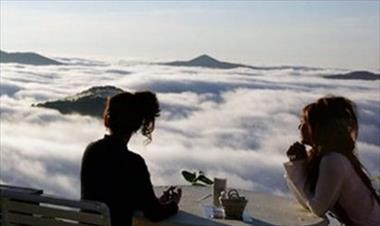 /vidasocial/insolito-te-imaginas-comer-en-las-nubes-/20288.html