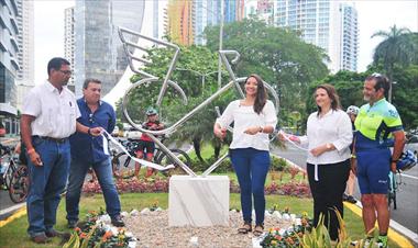 /vidasocial/revelan-monumento-en-memoria-de-victimas-de-siniestros-viales/76836.html