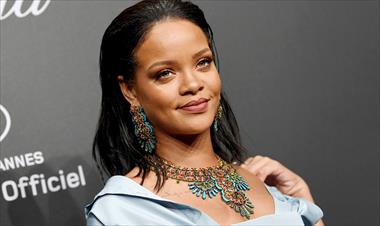 /vidasocial/twitter-descubre-el-nombre-completo-de-rihanna-y-enloquece/64534.html