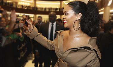 /spotfashion/rihanna-sorprendera-a-sus-fans-esta-navidad/84865.html