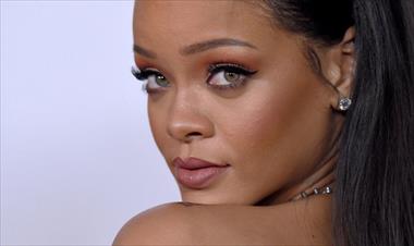 /spotfashion/rihanna-se-suma-a-los-tutoriales-de-belleza/69606.html