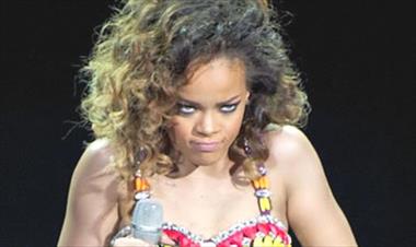 /vidasocial/video-rihanna-vomita-en-pleno-concierto/12408.html