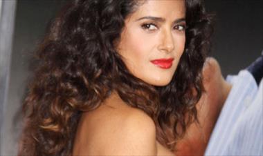 /vidasocial/salma-hayek-enciende-las-redes-con-su-sensual-caminar/56921.html