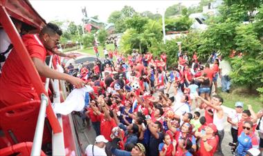 /deportes/panamenos-recibieron-con-orgullo-y-amor-a-la-seleccion-de-futbol/78828.html