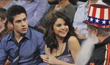 /cine/selena-gomez-y-david-henrie-celebran-juntos-el-4-de-julio/78982.html