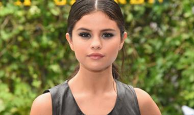 /vidasocial/selena-gomez-rompe-el-silencio-y-se-defiende-de-las-criticas-a-13-reasons-why/49865.html