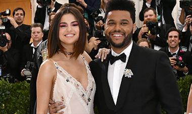 /vidasocial/selena-gomez-susurro-un-te-amo-a-the-weeknd-detras-de-la-madre-de-bella-hadid/49962.html