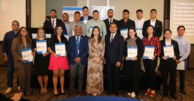 /vidasocial/estudiantes-panamenos-reciben-79-becas-de-la-senacyt-para-maestrias-y-doctorados/105812.html