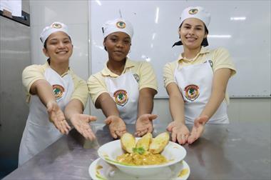 /vidasocial/22-colegios-clasifican-a-la-final-de-la-competencia-nacional-de-quimica-en-la-cocina-de-la-senacyt/105008.html