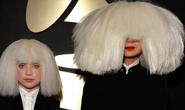 /vidasocial/sia-dejo-las-pelucas-y-muestra-su-rostro-en-publico/45986.html