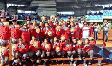 /deportes/panama-consigue-medalla-de-bronce-en-el-softbol-femenino/69888.html