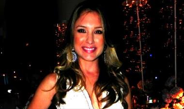 /vidasocial/stefanie-de-roux-felizmente-casada/20905.html