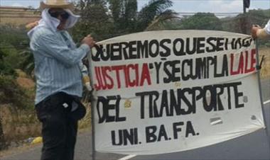 /vidasocial/taxistas-continuan-caminata-hasta-la-presidencia-de-la-republica/48253.html