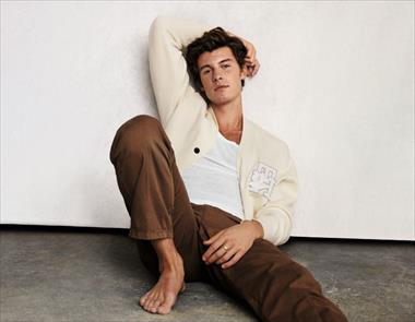 /spotfashion/tommy-hilfiger-y-shawn-mendes-colaboran-en-una-coleccion-para-un-mejor-manana-con-classics-reborn-para-primavera-2023/93578.html