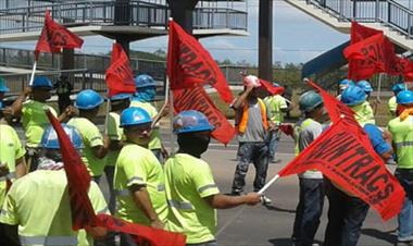 /vidasocial/trabajadores-de-suntracs-protestaron-en-la-via-chitre-las-tablas/40853.html