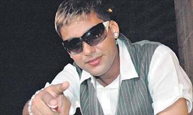 /musica/makano-canta-a-todas-estas-mujeres-que-son-traicioneras-al-estilo-bachata/13638.html