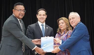 /vidasocial/presentan-la-estrategia-para-impulsar-el-ferrocarril-panama-david-frontera/105407.html