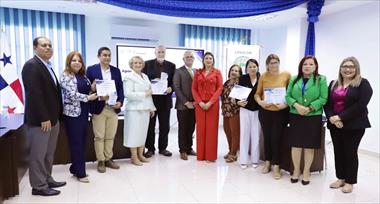 /vidasocial/la-unachi-destaca-la-excelencia-de-sus-investigadores-en-la-primera-gala-cientifica-/105205.html