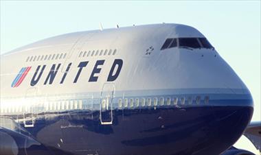 /vidasocial/united-airlines-baja-del-avion-a-pareja-que-iba-rumbo-a-su-boda/48586.html