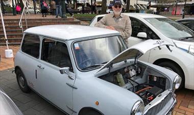 /zonadigital/construyo-su-propio-vehiculo-electrico-con-las-partes-de-un-mini-de-1966/51357.html