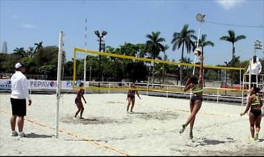 /deportes/arranco-el-torneo-de-voleibol-de-playa/75672.html