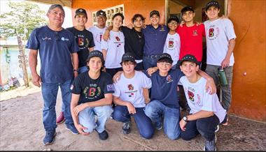 /vidasocial/estudiantes-del-programa-pizzabyte-robotics-y-volvo-car-panama-estan-unidos-para-llevar-luz-a-hogares-vulnerables-por-medio-de-energia-solar/104848.html