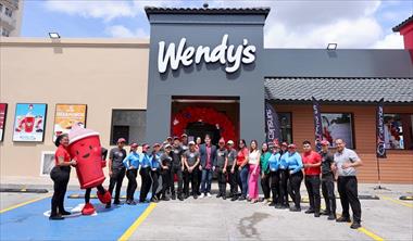 /vidasocial/la-cadena-de-restaurantes-wendy-s-continua-su-expansion-e-inaugura-una-nueva-sucursal-en-versalles/106034.html