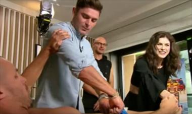 /vidasocial/zac-efron-depilo-a-un-jugador-de-rugby-en-television/53745.html