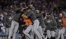 VIDEO: Pelotero Se compromete tras victoria de Los Astros en Serie Mundial