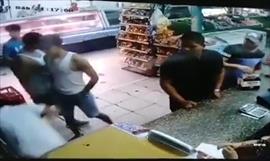 Video: Ladrona sexi entra a robar con un escote infartante