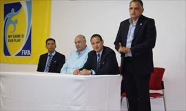 �rbitros paname�os realizan las pruebas f�sicas