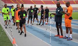 �rbitros paname�os realizan las pruebas f�sicas