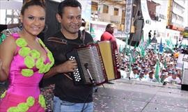 Rosario Mayela y Alan Hernndez juntos en la playa