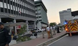 Protestan en contra del allanamiento de la sede Mosack Fonseca