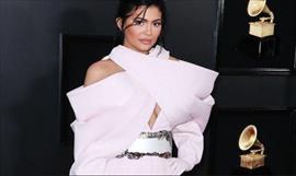 Kylie Jenner cede doloroso vestido a su doble