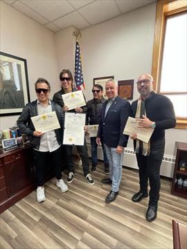 Los Rabanes reciben sus certificaciones de los Premios Grammy