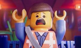 Elizabeth Banks y Morgan Freeman se unen a LEGO: The Piece of Resistance