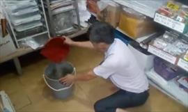 En Coln, 40 familias deben soportar la pestilencia de aguas servidas