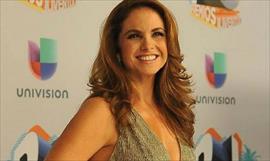 Lucero cantar el Himno Nacional previo a la pelea de Sal El Canelo' lvarez y Gennady Golovkin
