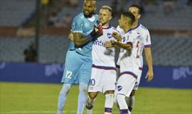 Luis 'Manotas' Meja fue clave para su equipo el Nacional en Uruguay