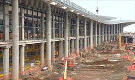 Los hombres de acero forjan el nuevo aeropuerto