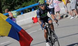 Ciclistas esperan circular las curvas de Alpe d'Huez