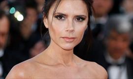 Victoria Beckham incorpora casi todas las tendencias a sus outfits