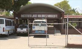 Docentes continan con el paro indefinido en el Instituto Jos Dolores Moscote