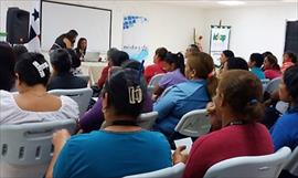 Realizan conversatorio sobre las mujeres que luchan por sus derechos