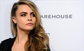 Cara Delevigne luce un asombroso tatuaje en su cabeza