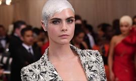 Cara Delevigne luce un asombroso tatuaje en su cabeza