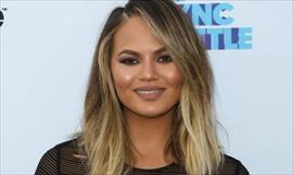 Chrissy Teigen confes que no puede dormir en su cama sin John Legend