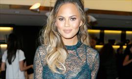 Chrissy Teigen, dej una gran propina a una mesera