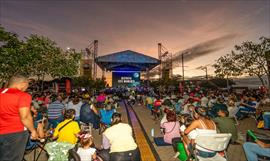 Cierra el tour Luna Llena de tambores